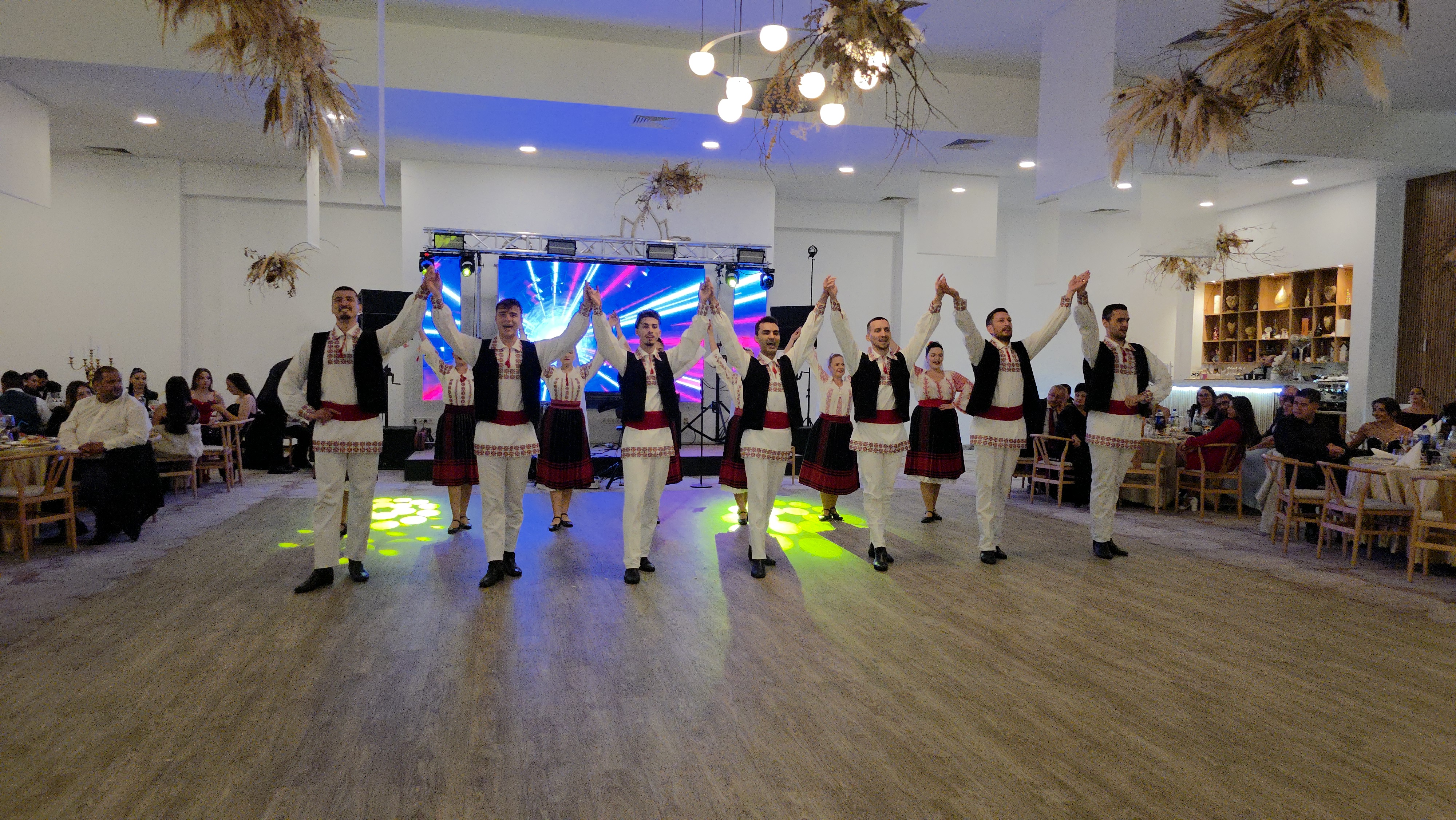 Brâu Muntenesc la White Ballroom: jocuri din Oltenia și Muntenia